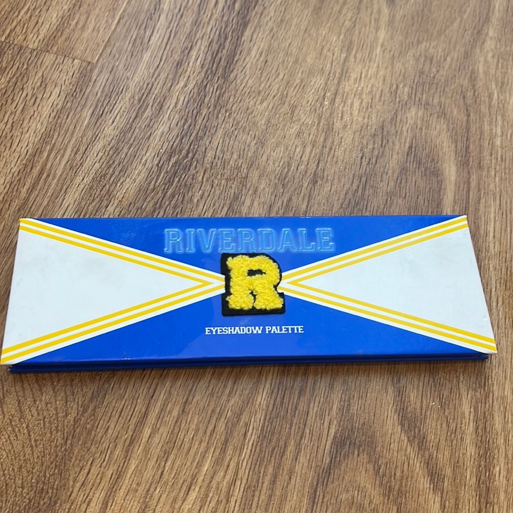 New Limited hot topic Riverdale cheerleading vixen eyeshadow palette Makeup